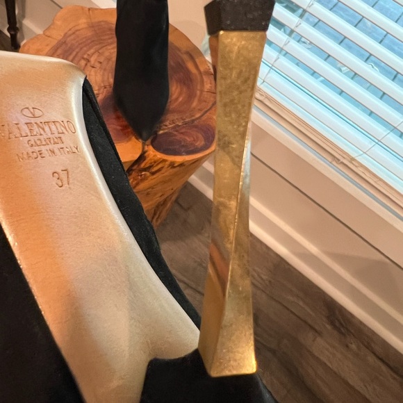 Valentino Garabani Sleek Black Suede Heeled Boots - Picture 4 of 14